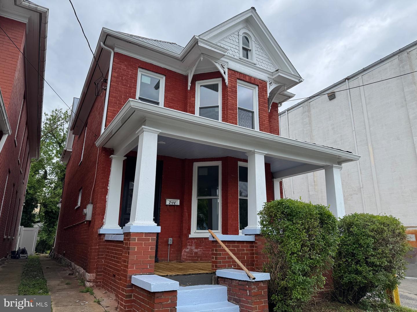 212 West John Street